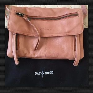 Day & Mood Hazel Leather Crossbody bag. Pale Pink